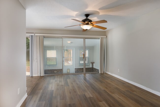 Building Photo - 606 Hilliard Dr