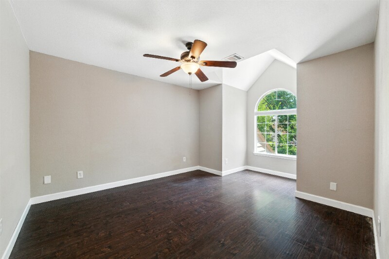 Building Photo - 9128 Cumberland Dr