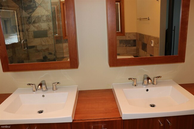 Building Photo - 3 br, 2.5 bath House - 24343 Paragon Place