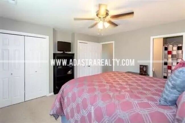 Building Photo - Spacious Maintenance Free Townhome in Gard...