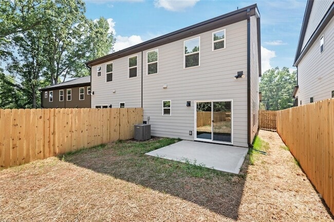 Building Photo - 2015 Wilson Ave
