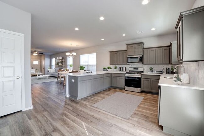 Building Photo - New Luxury 4/2.5 Townhome Close to Downtow...