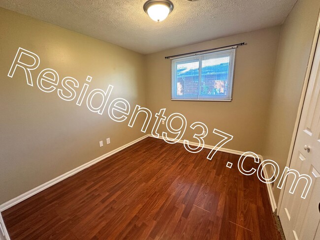 Building Photo - 3 Bed 1 bath home on dead end street
