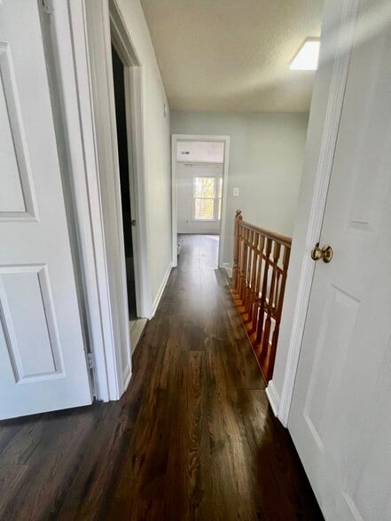 Building Photo - 11570 Hill Meade Ln