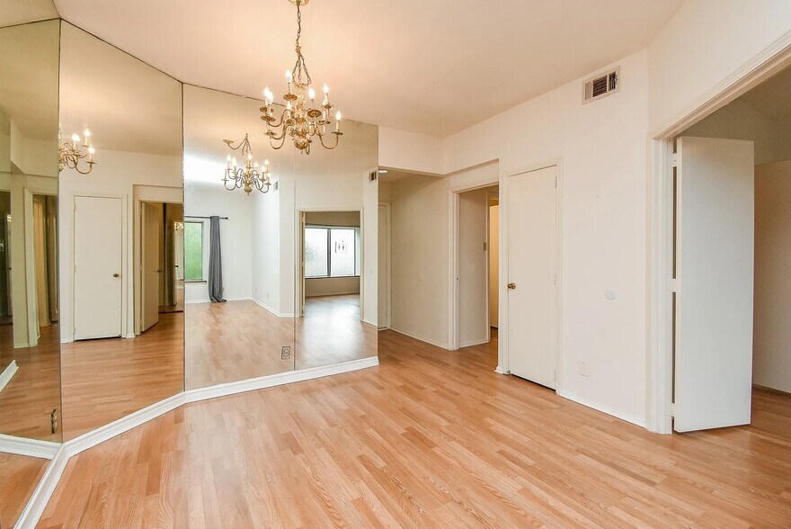 Building Photo - 2211 S Braeswood Blvd