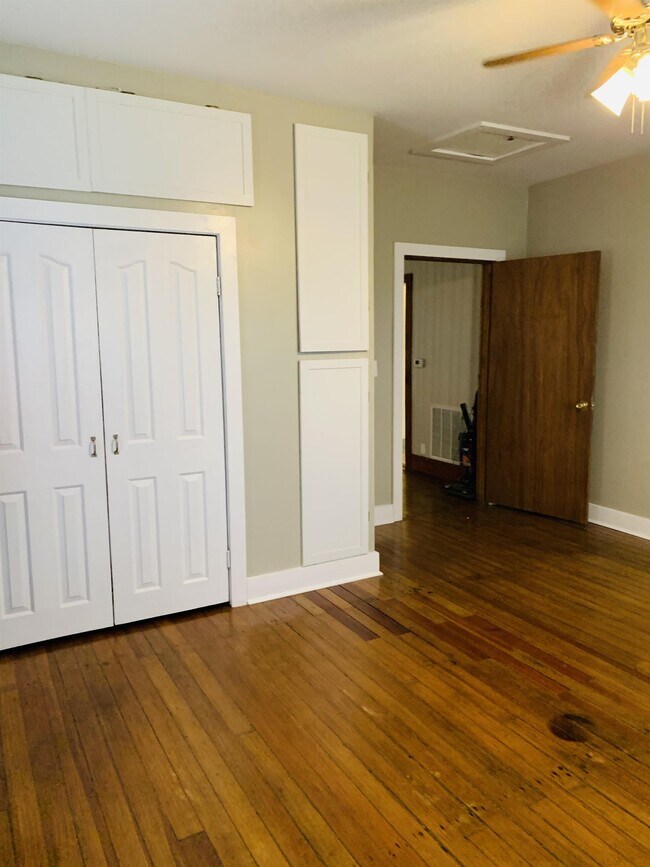 Building Photo - 217 N 3rd St