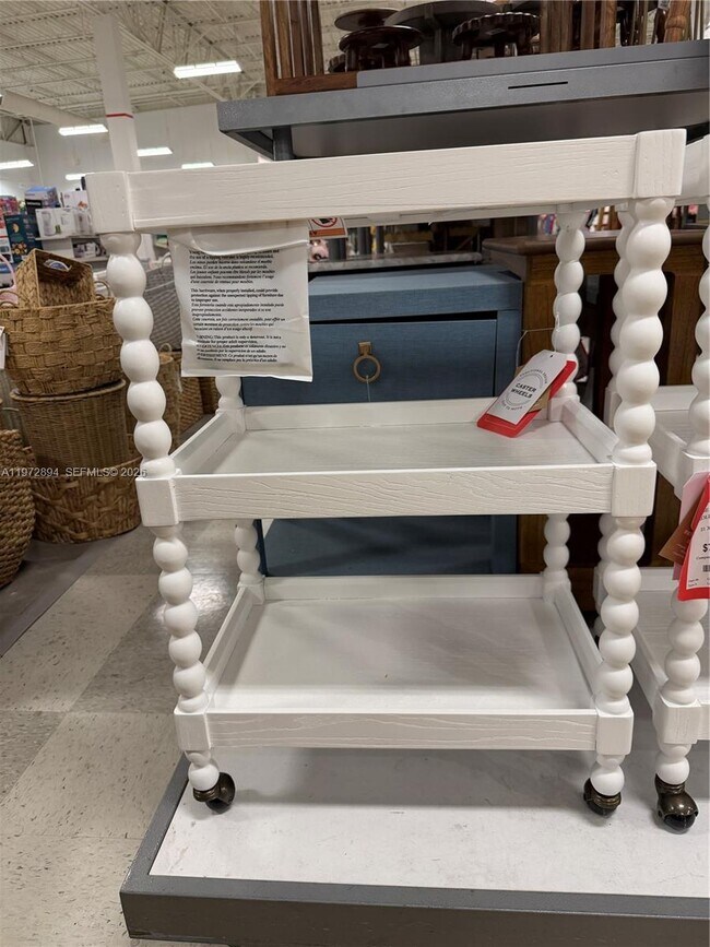 Building Photo - 10000 NW 80th Ct