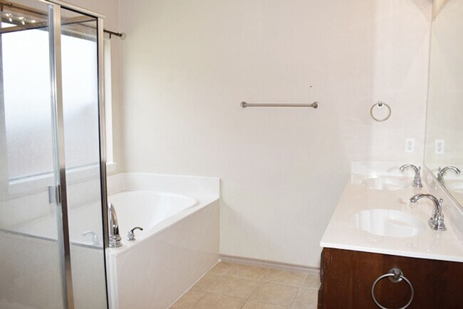 Building Photo - 5212 Grayson Ridge Dr