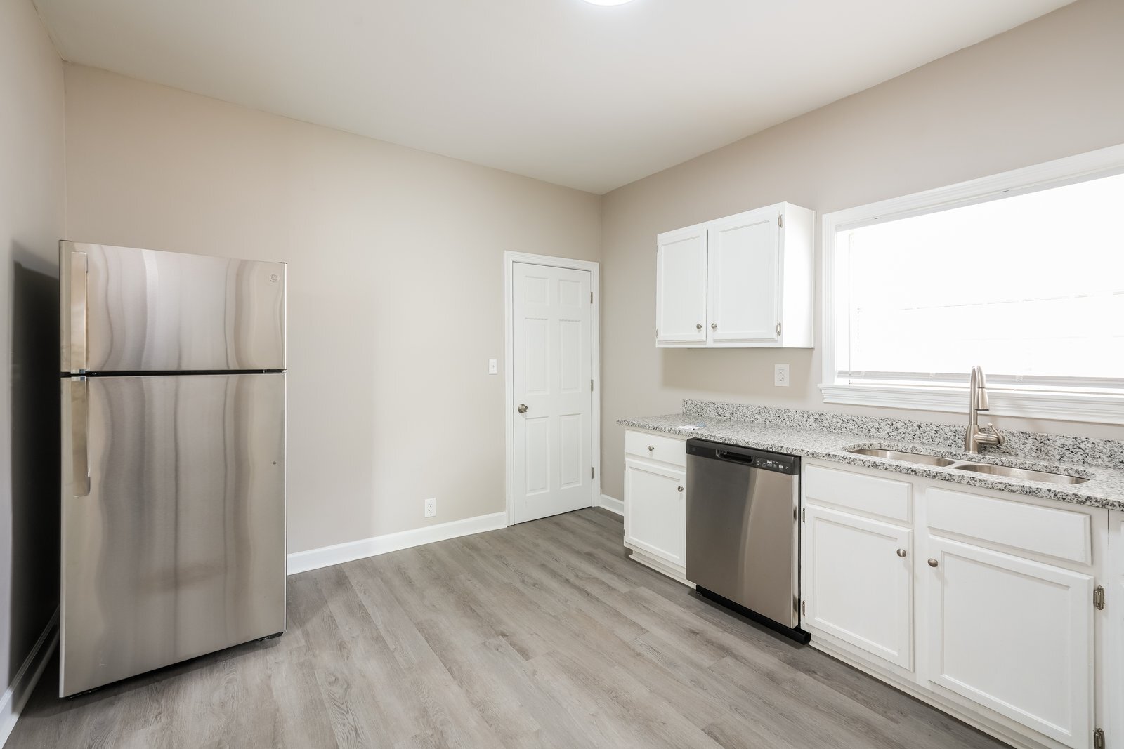 Building Photo - 1136 E Bowman St