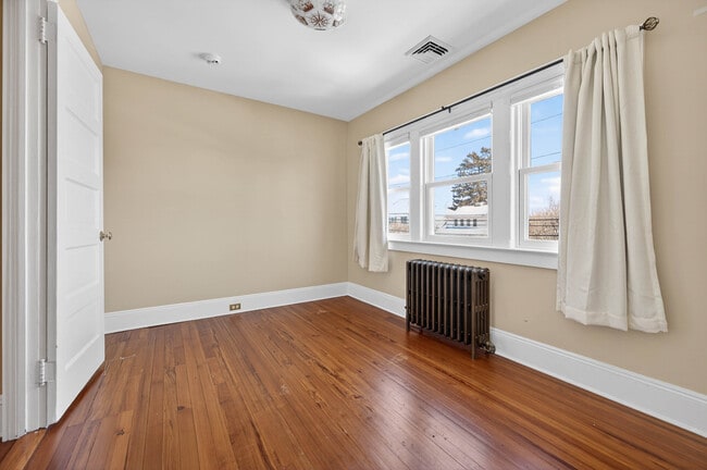 Building Photo - 35 Birch St