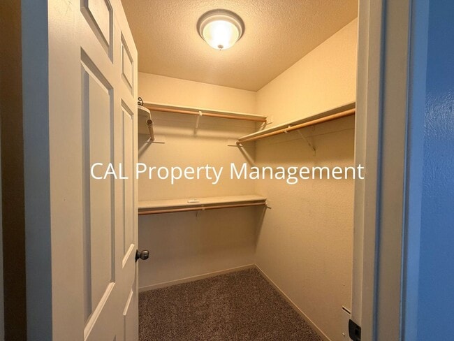 Building Photo - Charming 2BD Home in Gated Community with Pool & Garage