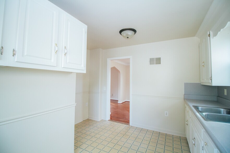 Building Photo - 4132 Berwick Ave