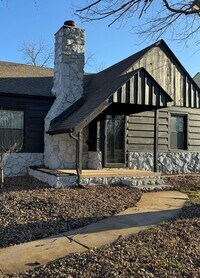 Building Photo - 1468 N Perry Ave