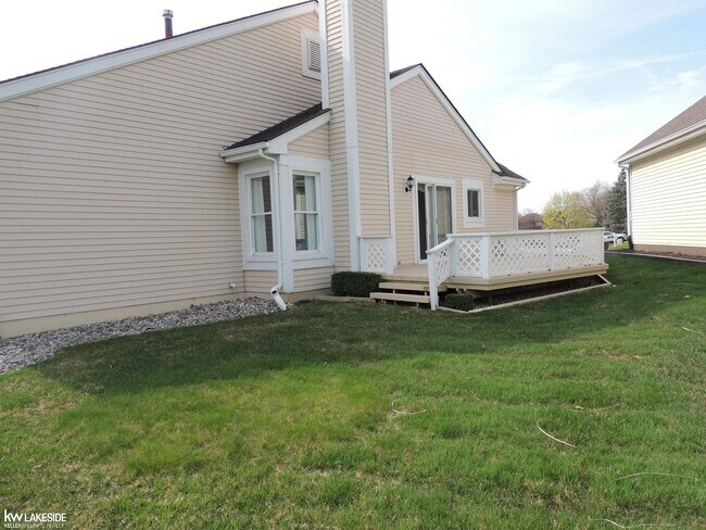 Building Photo - 1600 Stonecrest Dr
