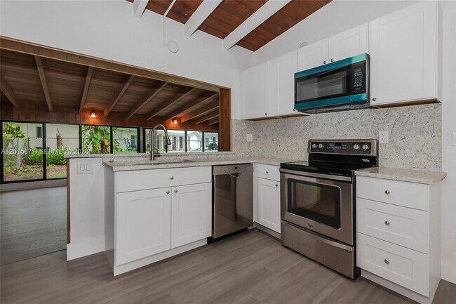 Building Photo - 12725 SW 80th Ave