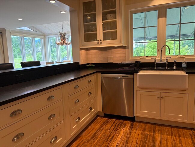 Building Photo - 111 Kestrel Ct