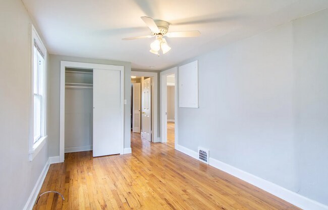 Building Photo - Charming West Plaza Bungalow