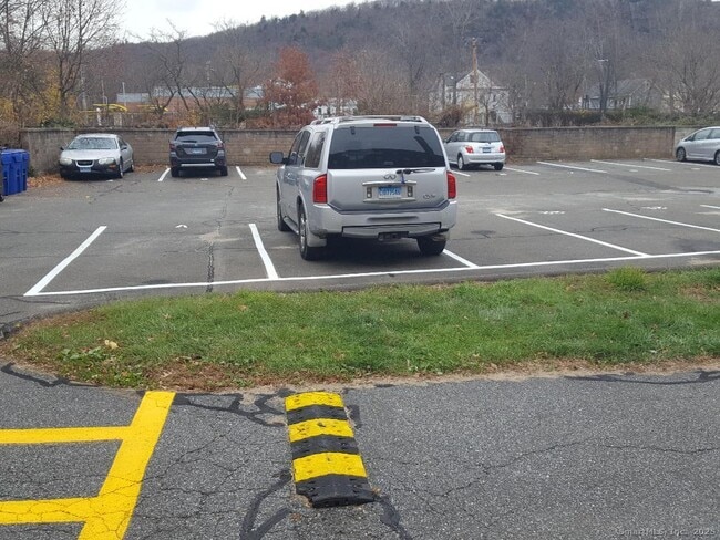 Building Photo - 211 Fountain St