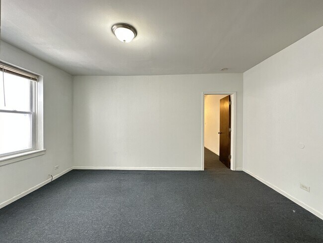 Building Photo - 5710 N Winthrop Ave