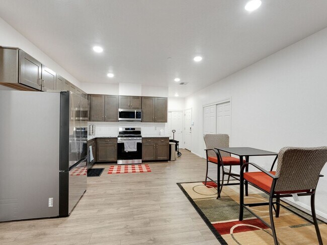 Building Photo - Charming 3BR Condo in Flagstaff