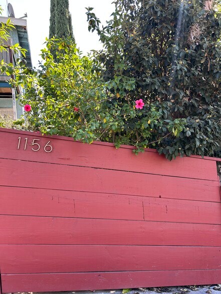 Primary Photo - 1156 N Chicago St