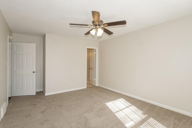 Building Photo - 7318 Old Dominion Ct