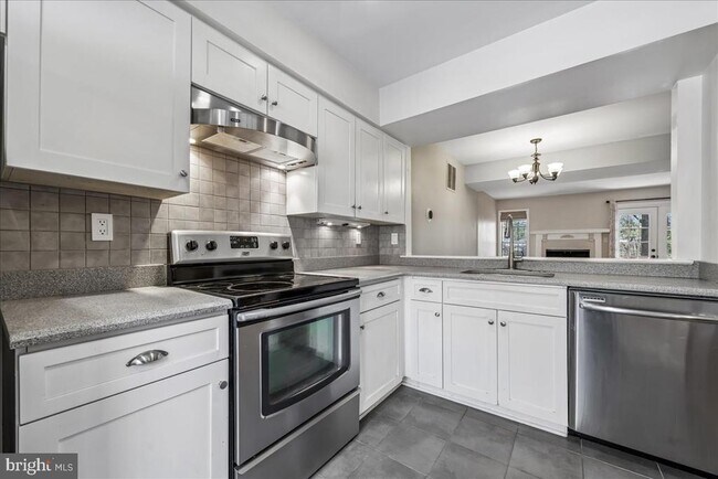 Building Photo - 2002 Derby Ridge Ln