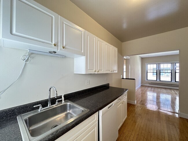 Building Photo - 1312 Oak Ave