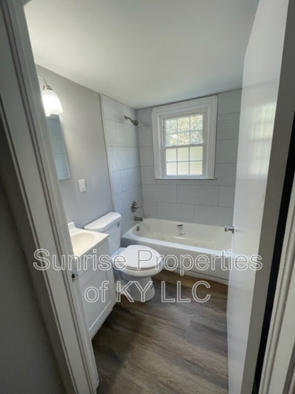 Building Photo - 4814 Westside Dr