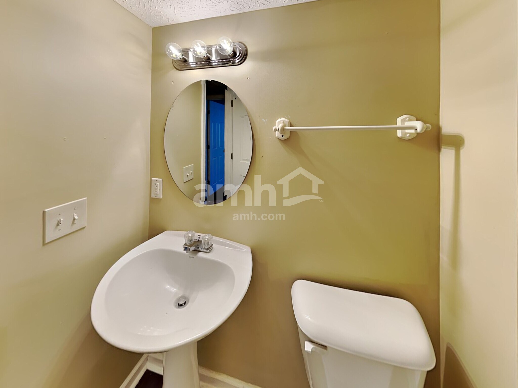 Building Photo - 372 Thompson St