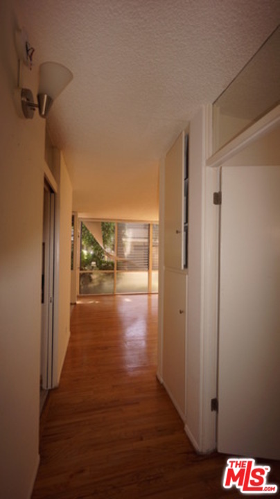 Building Photo - 11133 Rose Ave