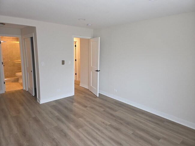 Building Photo - 400 Thames Pkwy