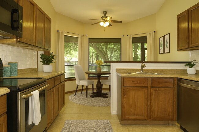 Building Photo - Belle Isle, A Spacious 3/2 Single family h...