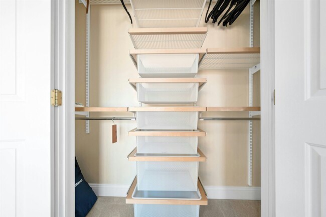 Building Photo - 64 Madison St