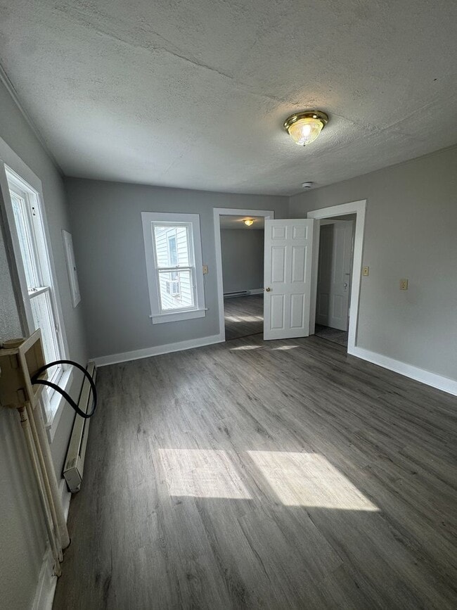 Building Photo - Mid-town 1 bedroom home