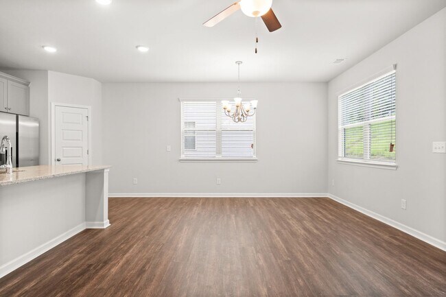 Building Photo - 4 Bed 2.5 Bath home in Gainesville!