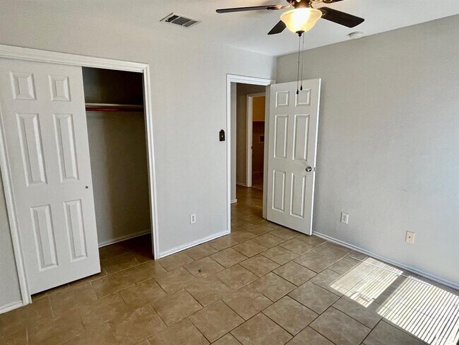Building Photo - 112 Cowboy Cove