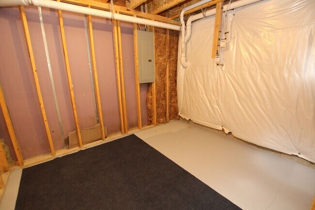 Building Photo - The Homestead- immaculate town home with c...