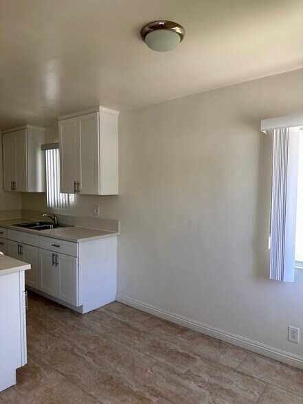 Building Photo - 10850 Landale St