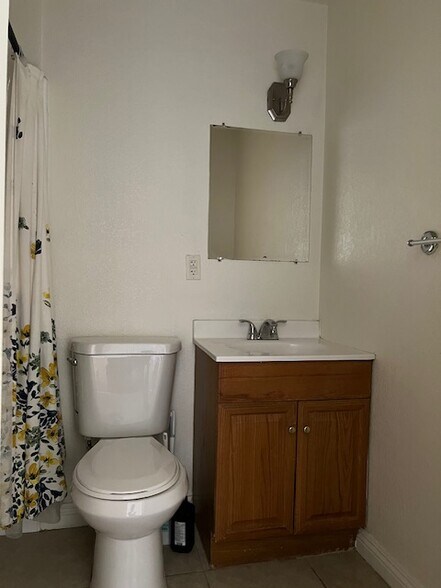 Upstairs bathroom - 2649 Andover Ave