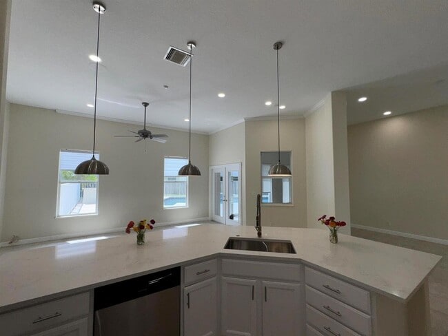 Building Photo - 969 Meadow Ave