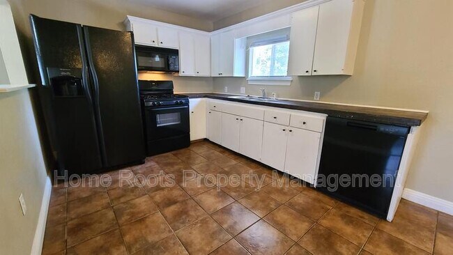 Primary Photo - 826 W 15th St