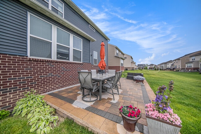 Building Photo - 882 Groveland Cir