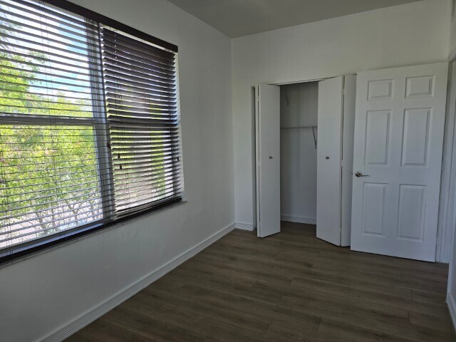 Building Photo - 1000 SW 12th Ct