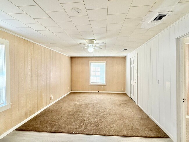 Building Photo - Charming 3-Bedroom Home With Screened Front Porch