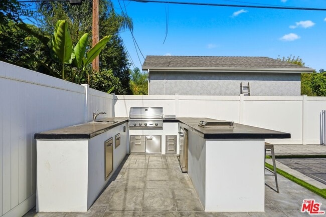 Building Photo - 5735 Saloma Ave