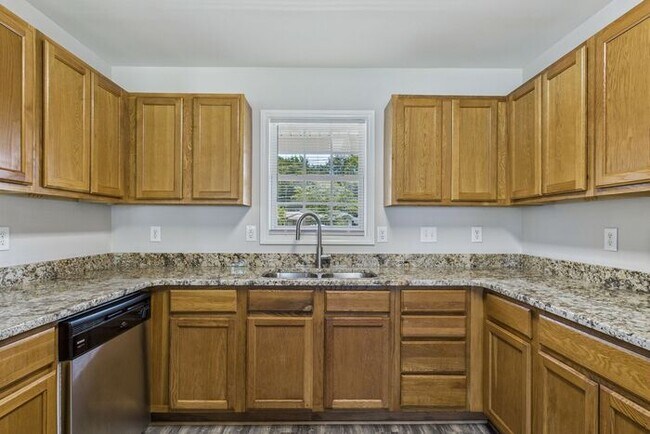 Building Photo - Beautifully Updated 3-Bedroom Home in Gree...