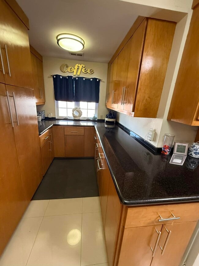 Building Photo - 3110 Jacaranda Dr