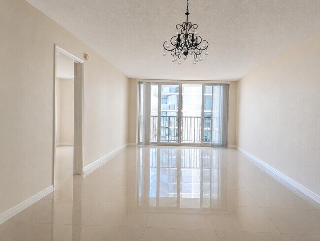 Building Photo - 1370 S Ocean Blvd