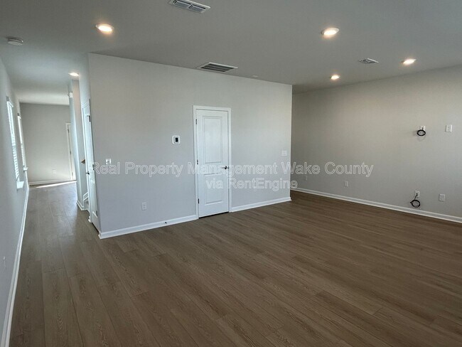 Building Photo - 2795 Cassius Dr